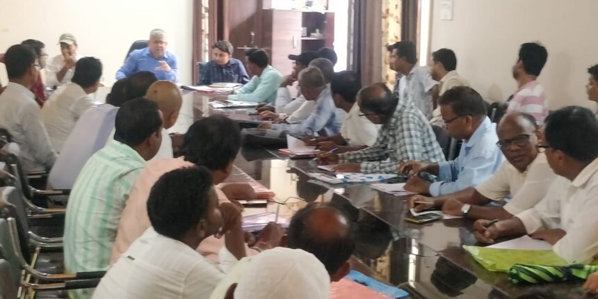 कार्य में शिथिलता बरतने वाले बीएलओ पर जिला निर्वाचन आयोग सख्त 1