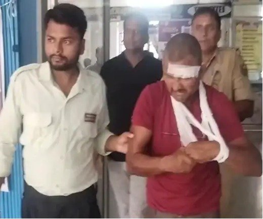एनएच पर 25 फीट गहरे गड्ढे में पलटी बस 15 यात्री घायल, 3 की हालत गंभीर; सभी जा रहे थे गंगा स्नान करने 1