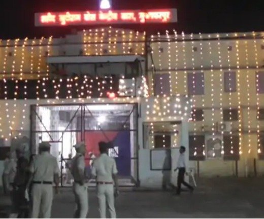 खुदीराम बोस की 117वीं शहादत दिवस पर जेल में कार्यक्रम तिरहुत रेंज के कमिश्नर, डीएम, एसएसपी समेत लोगों ने दी श्रद्धांजलि 1