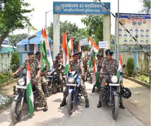 गयाजी में सीआरपीएफ ने निकाली तिरंगा बाइक रैली 1
