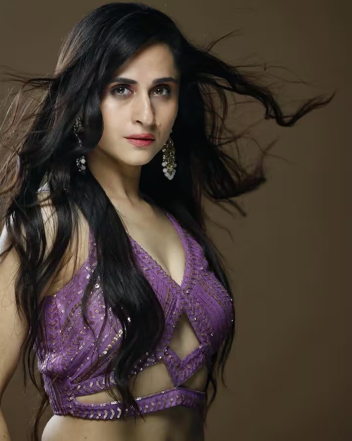 Bigg Boss-19 में 6 कंटेस्टेंट के साथ धमाकेदार ड्रामा! दो नामों ने बढ़ाया एक्साइटमेंट 2