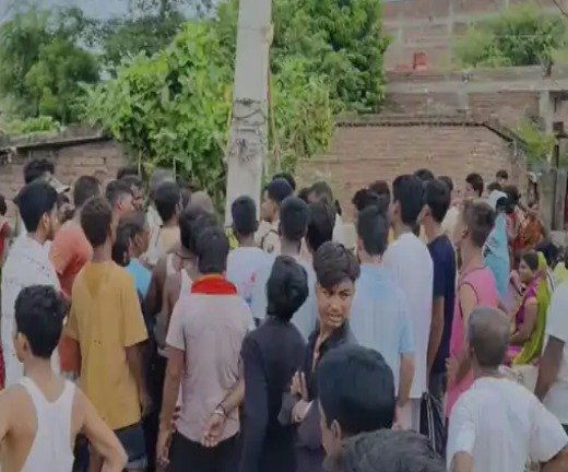 बिजली के पोल में था करंट, संपर्क में आने से 16 साल की किशोरी की मौत 1