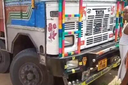 बालू लदे ट्रक ने बच्चे को रौंदा 7