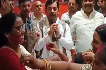 महिलाओं ने खेली होली, गुलाल लगाकर दी बधाई शाहनवाज हुसैन बोले- सीएम महिला रोजगार योजना लागू करने वाला बिहार बना पहला राज्य 5
