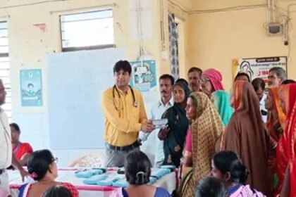 नेत्र जांच शिविर में डेढ़ सौ लोगों को मिला निशुल्क चश्मा 7