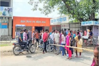 महुआ में पारा मेडिकल छात्रों का हंगामा, किया सड़क जाम 5