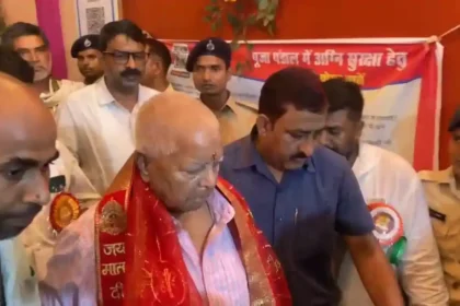 लालू प्रसाद यादव ने डाक बंगला चौराहा पंडाल में की माँ दुर्गा की पूजा, समर्थकों में दिखा भारी उत्साह 9