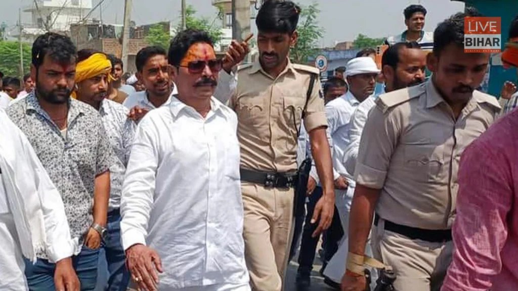 Anant Singh New Bunglow: 7 फीट का तेवर, 7 कमरों की जिंदग़ी! क्या ‘छोटे सरकार’ छोड़ेंगे माल रोड का मिनी महल? 2 Anant Singh New Bunglow: 7 फीट का तेवर, 7 कमरों की जिंदग़ी! क्या ‘छोटे सरकार’ छोड़ेंगे माल रोड का मिनी महल? 1