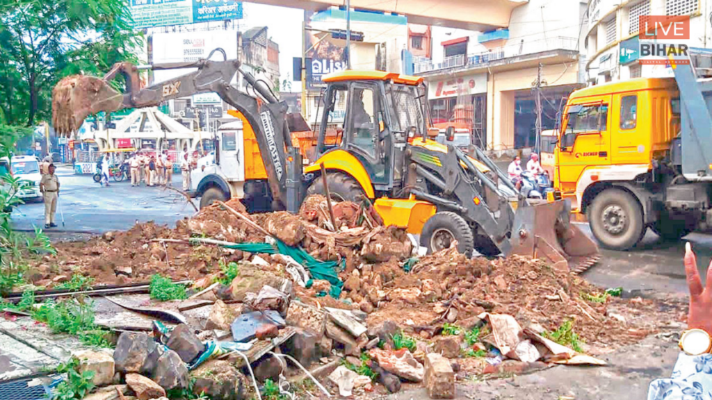 Bihar Bulldozer Action Politics: सम्राट के बुलडोजर एक्शन के खिलाफ खड़े हुए जीतनराम मांझी, बोले– दलितों पर अत्याचार बर्दाश्त नहीं 1