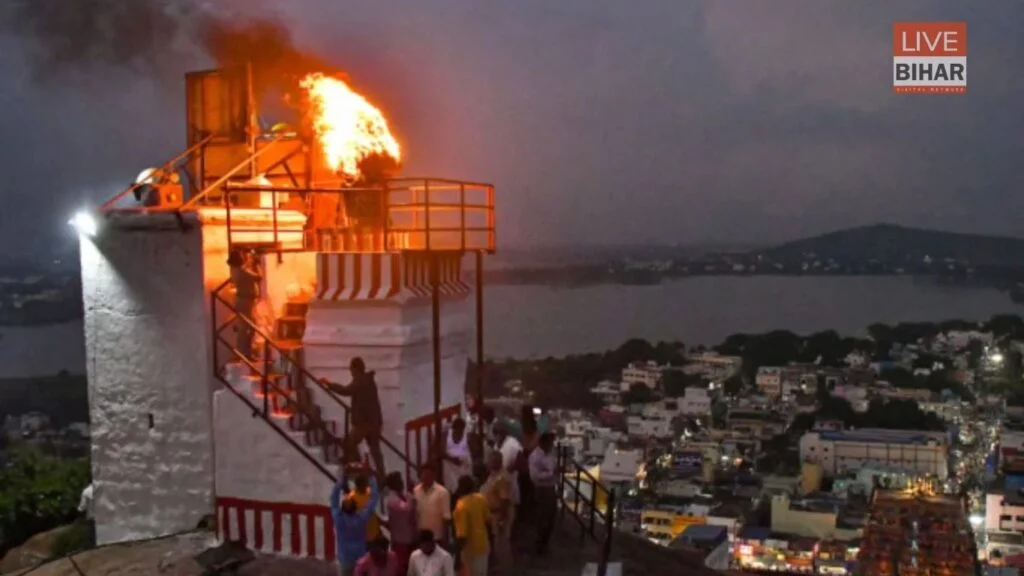 Thirupparankundram Karthigai Deepam Controversy: सदियों पुराने दीपथून पर दीपक से लेकर जज पर महाभियोग तक, तमिलनाडु में न्याय बनाम सत्ता 2 Thirupparankundram Karthigai Deepam Controversy: सदियों पुराने दीपथून पर दीपक से लेकर जज पर महाभियोग तक, तमिलनाडु में न्याय बनाम सत्ता 1
