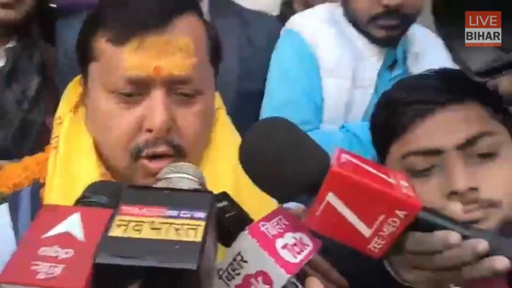 Bihar Politics: 6 बड़े संकेत—नितिन नवीन की उड़ान में देरी और सम्राट चौधरी से सियासी चर्चा 2 Bihar Politics: 6 बड़े संकेत—नितिन नवीन की उड़ान में देरी और सम्राट चौधरी से सियासी चर्चा 1