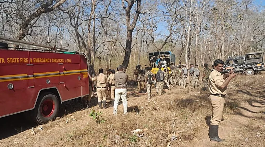 Karnataka Forest Fire: कर्नाटक के जंगलों में खतरे की घंटी, 1,800 से ज्यादा फायर अलर्ट ने बढ़ाई चिंता 3 Karnataka Forest Fire: कर्नाटक के जंगलों में खतरे की घंटी, 1,800 से ज्यादा फायर अलर्ट ने बढ़ाई चिंता 2