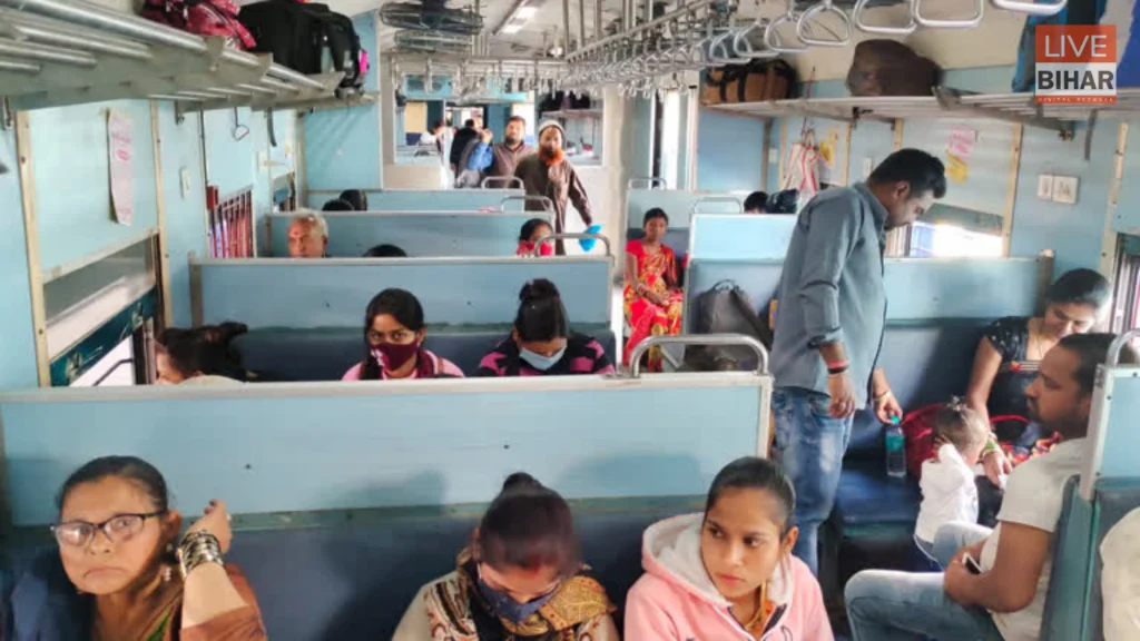 Railway News: महिला बोगी में पुरुषों की एंट्री पर सख्ती, पकड़े गए तो जुर्माना और कानूनी कार्रवाई तय 2 Railway News: महिला बोगी में पुरुषों की एंट्री पर सख्ती, पकड़े गए तो जुर्माना और कानूनी कार्रवाई तय 1