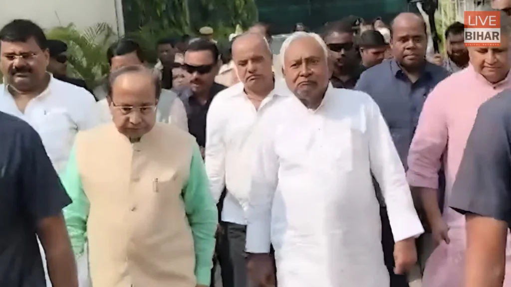 Nitish Kumar JDU Office: अचानक जदयू दफ्तर पहुंचे नीतीश कुमार,स्वास्थ्य अटकलों के बीच संगठन को दिया मजबूती का संदेश 2 Nitish Kumar JDU Office: अचानक जदयू दफ्तर पहुंचे नीतीश कुमार,स्वास्थ्य अटकलों के बीच संगठन को दिया मजबूती का संदेश 1