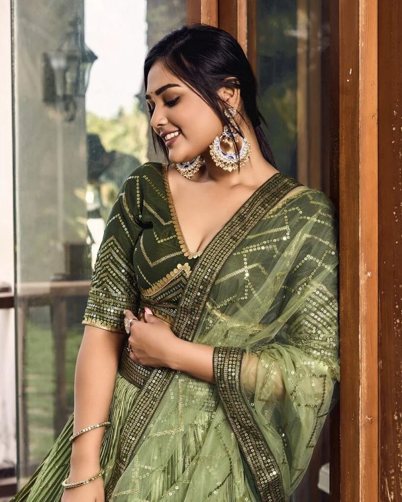 Ishika Toria: Worldwide Records Bhojpuri Signing से बदला करियर ग्राफ 4 Ishika Toria: Worldwide Records Bhojpuri Signing से बदला करियर ग्राफ 3